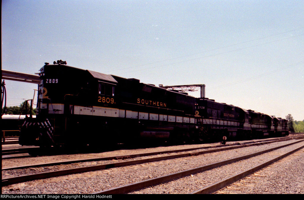 SOU 2809 sits at the fuel racks with other locos